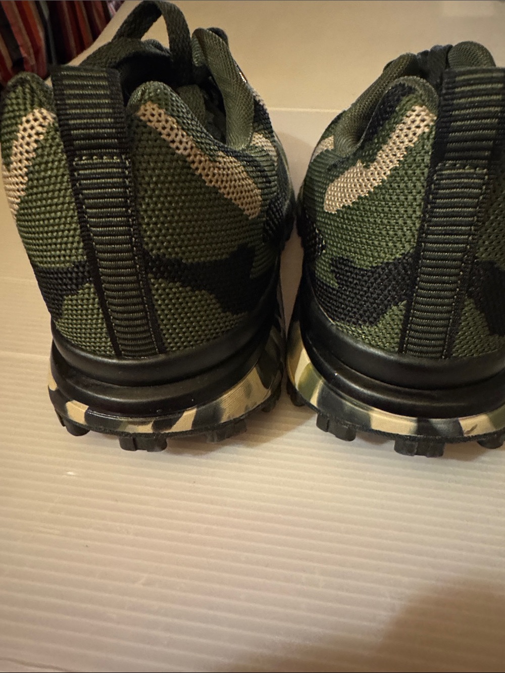 Men’s Lace-up Camouflage Athletic Sneakers - Picture 5 of 7